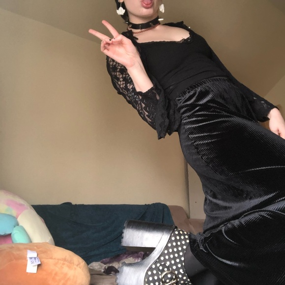 Meet your Posher, Phoenyx - Picture 7 of 7